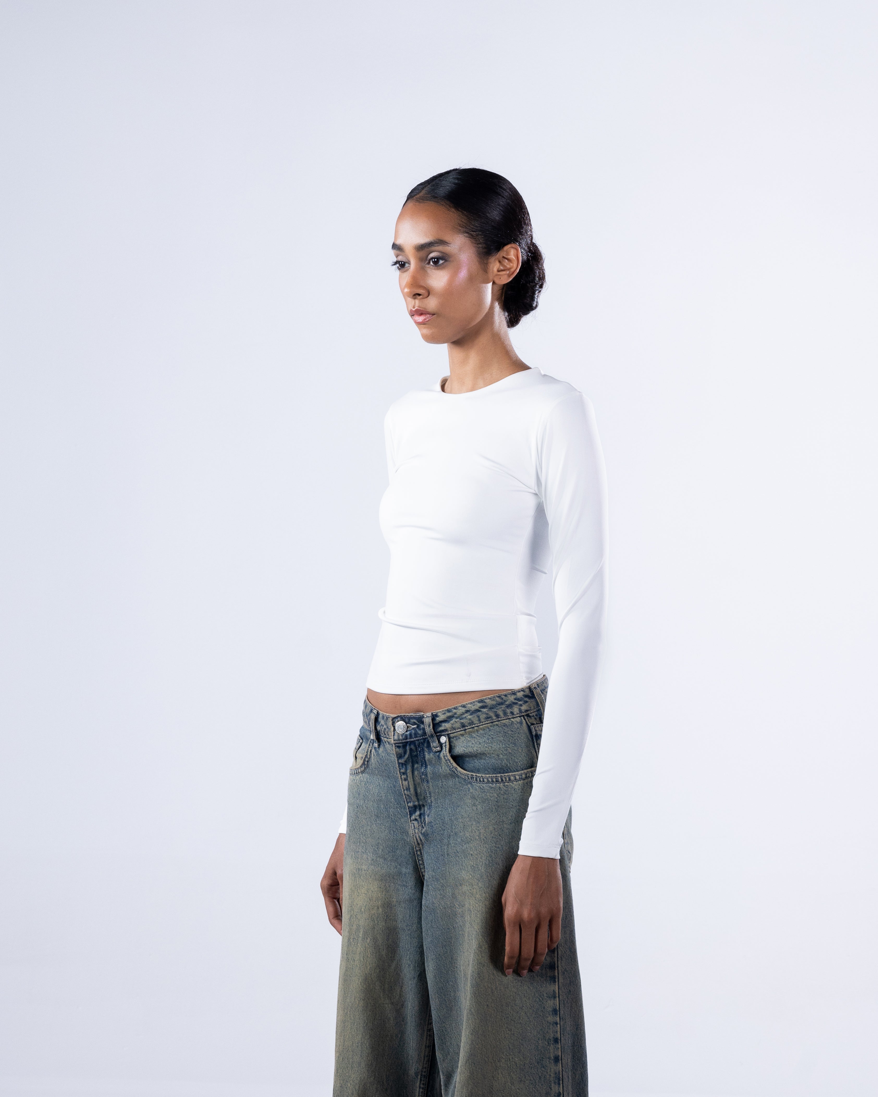 ROUND AERO CONTOUR LONG SLEEVE TOP - WHITE