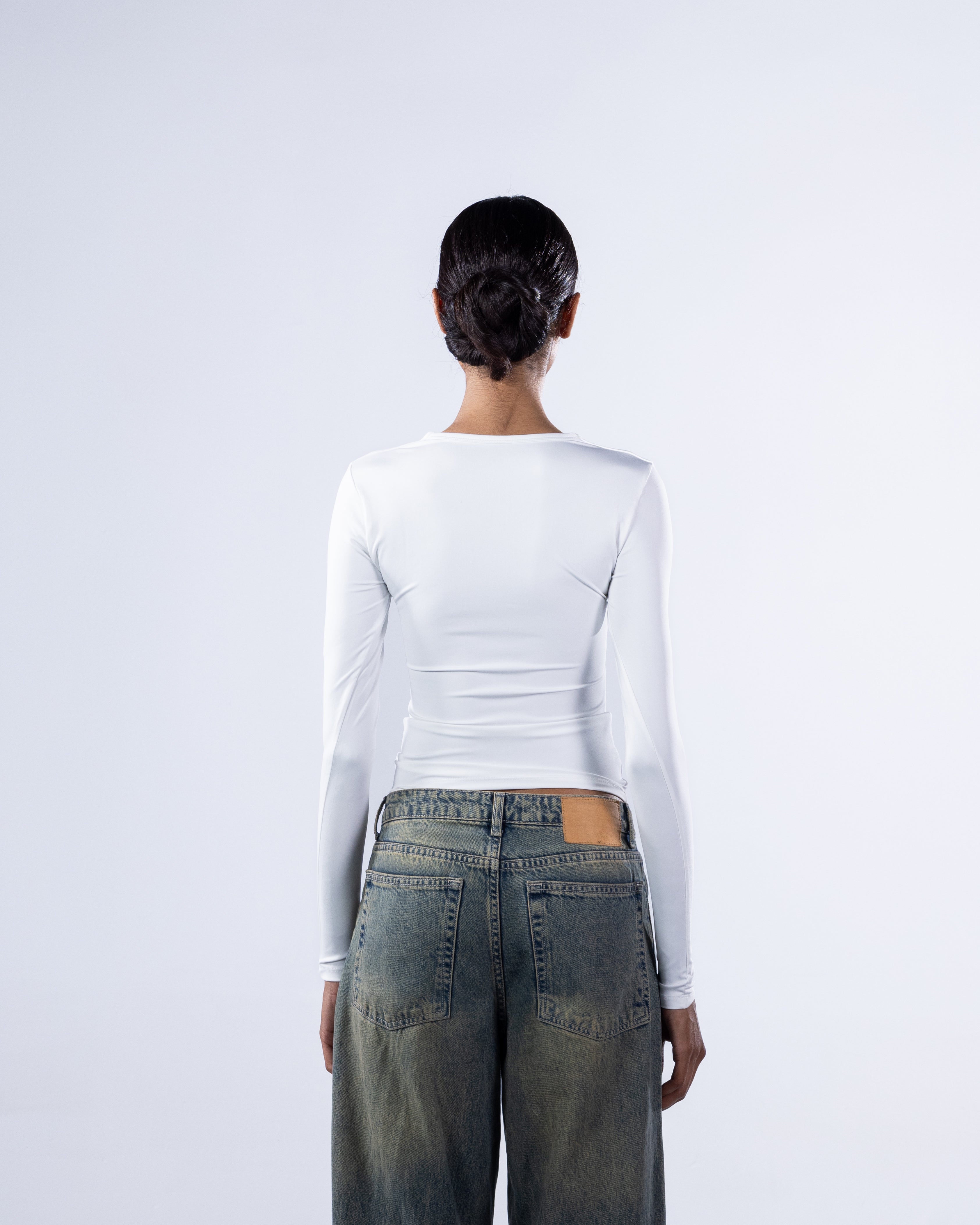 ROUND AERO CONTOUR LONG SLEEVE TOP - WHITE
